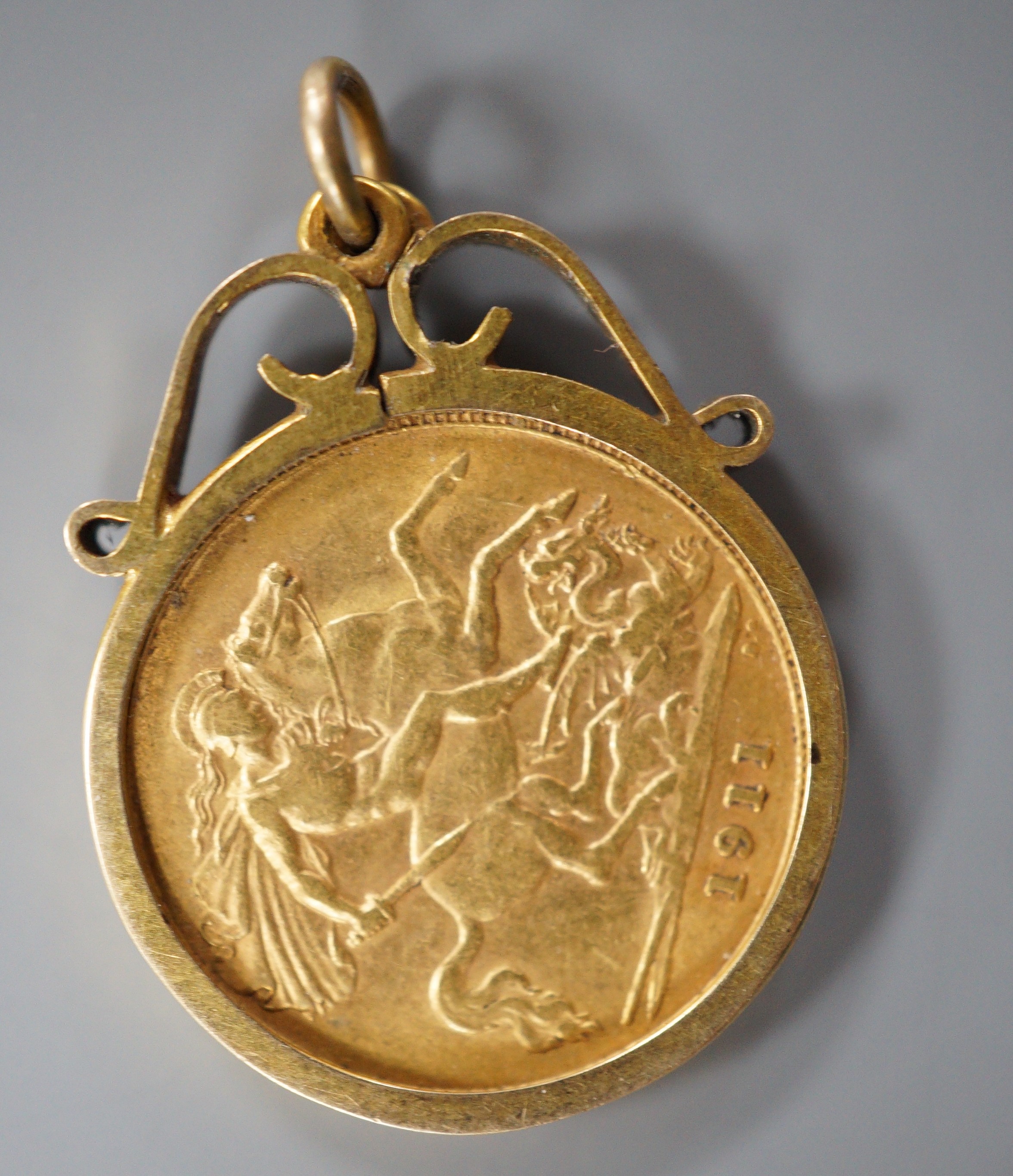 A George V 1911 gold half sovereign, now in 9ct gold pendant mount, gross 5.5 grams.